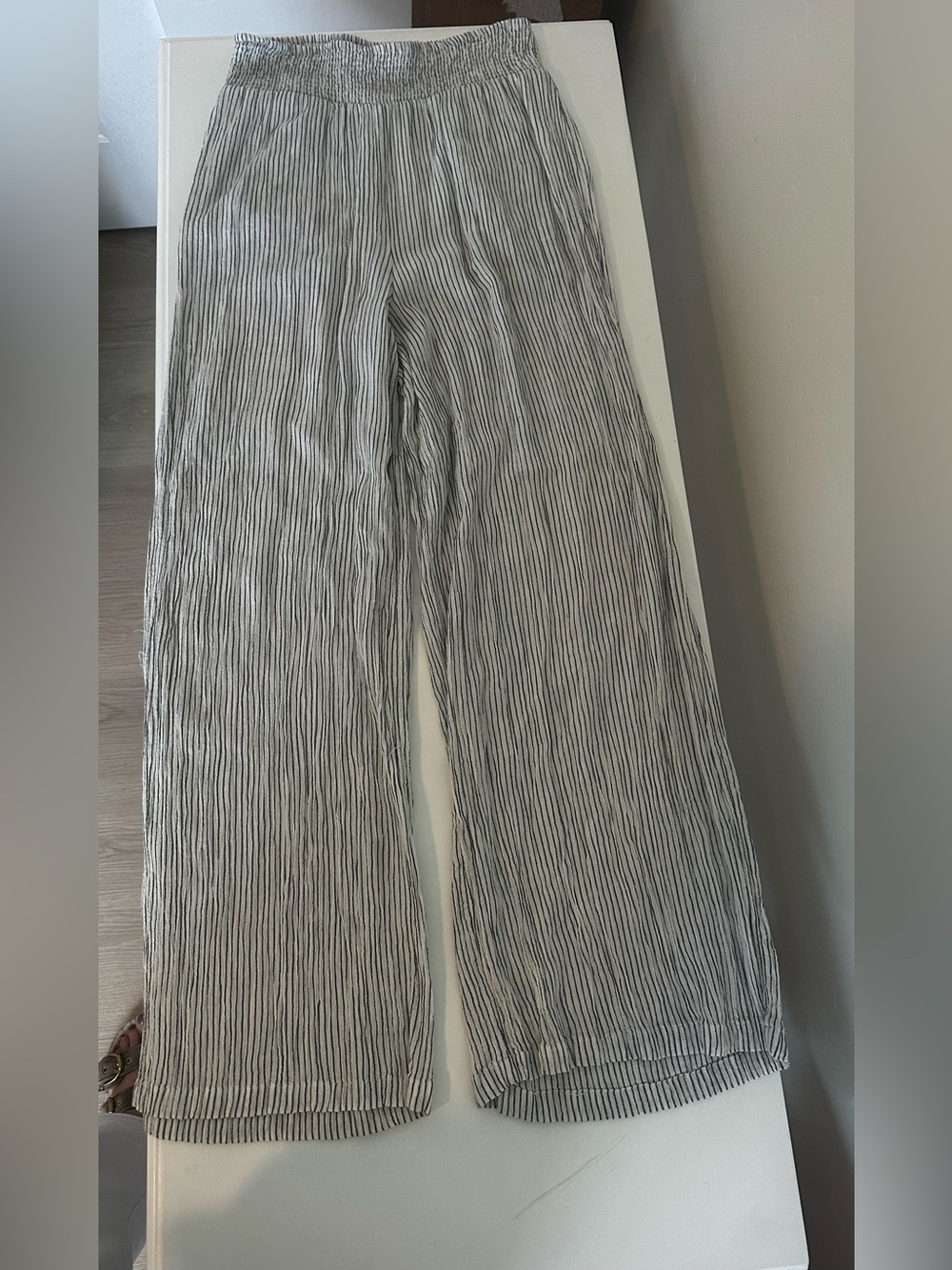 Volcom Black & White Flowy pants perfect for beach